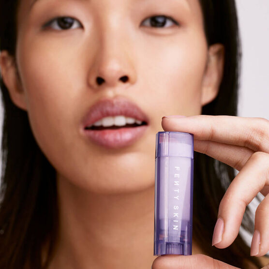 Hidratante Labial Fenty Skin Lux Balm Ultra-Hydrating Cherry